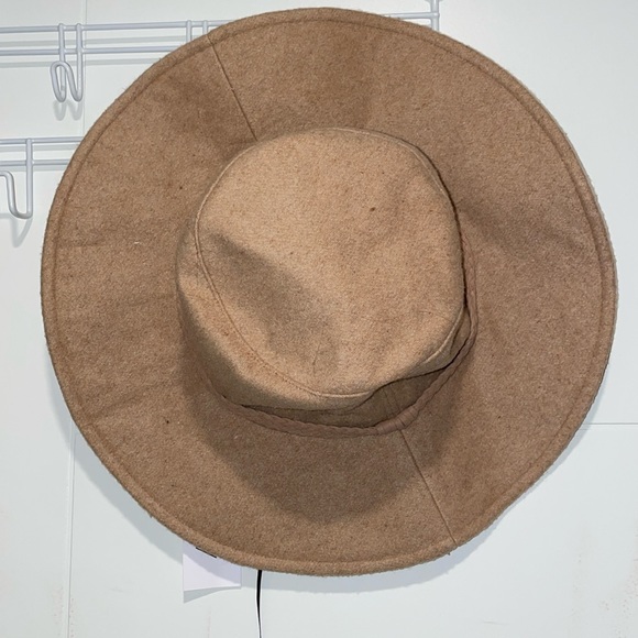 SOLD 💕Hat - Picture 2 of 3